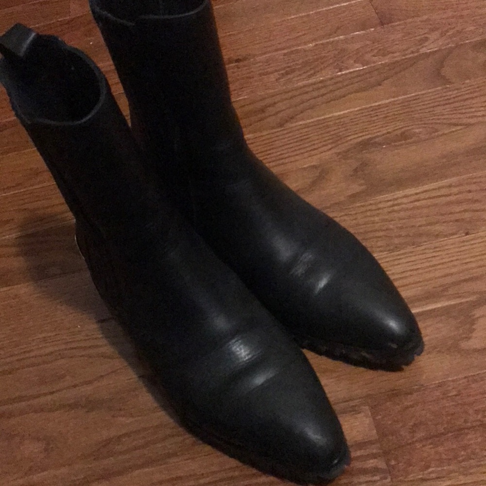 Breaking Hearts Burning rubber Chelsea boots